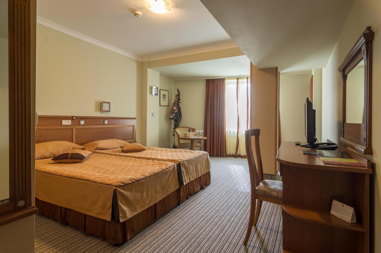 Diplomat Plaza Hotel & Resort ลูโกวิต ภายนอก รูปภาพ